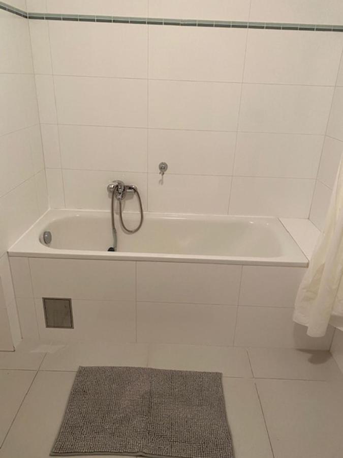 Large 3 Bedroom Family Apartment With Balcony Praga Exterior foto