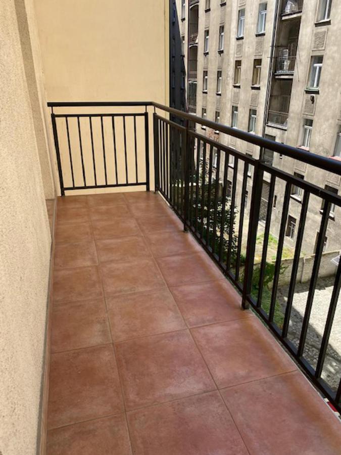 Large 3 Bedroom Family Apartment With Balcony Praga Exterior foto