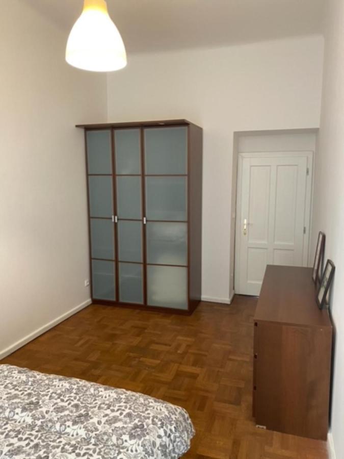 Large 3 Bedroom Family Apartment With Balcony Praga Exterior foto